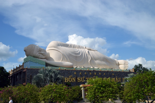 Buddha sdraiato, tempio di Buu Lam, Ho Chi Minh.
